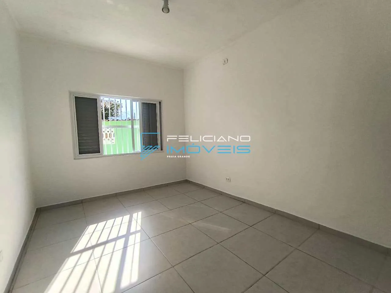 Imagem Casa com 2 quartos, Flórida, Praia Grande - R$ 650 mil, Cod: 7476
