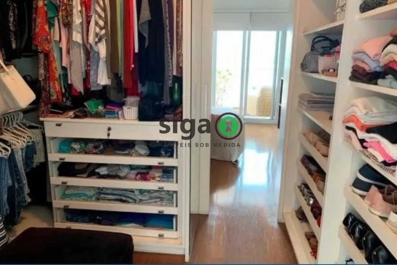 Imagem Apartamento em Moema Alto Padrão - 275m², 3 quartos e 4 Vagas!