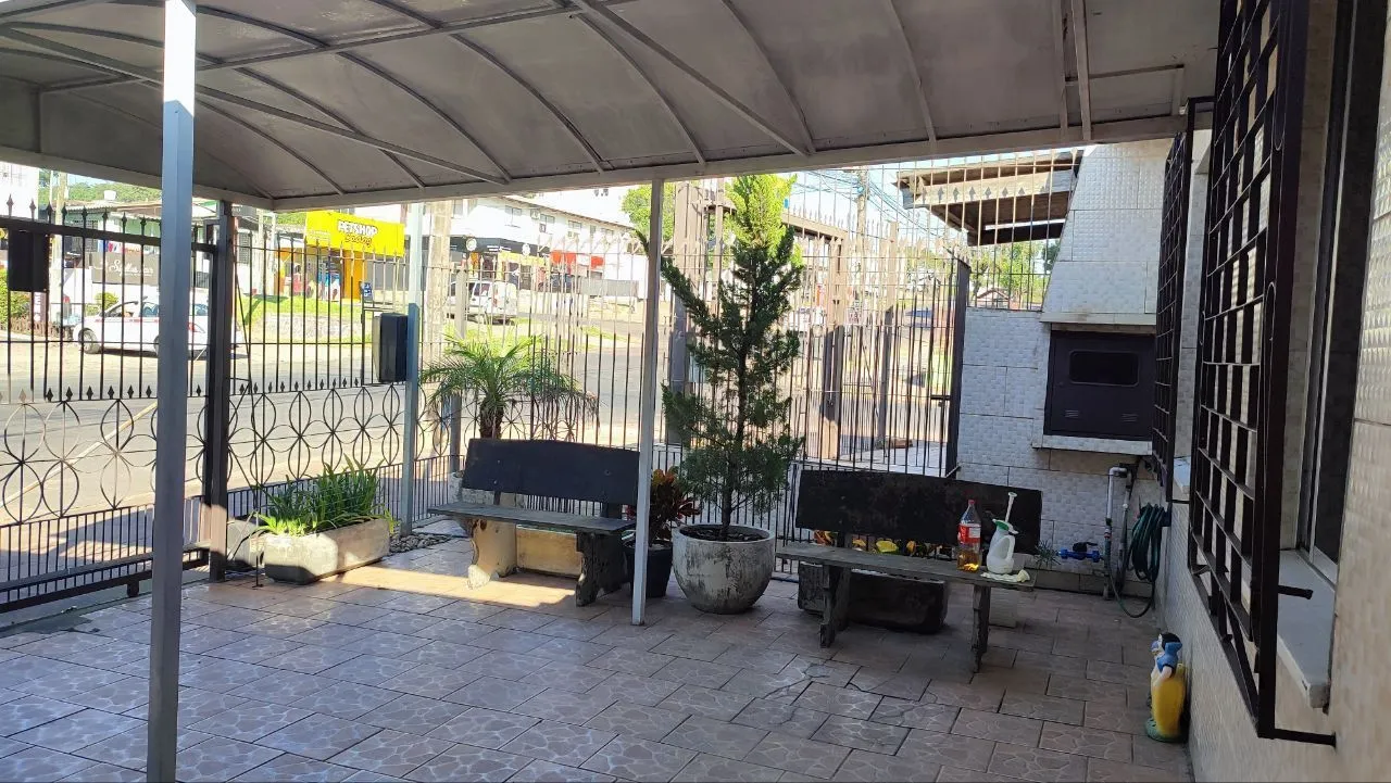 Imagem Casa com 4 dormitórios, na avenida Bernardinho Silveira Amorim, Rubem Berta