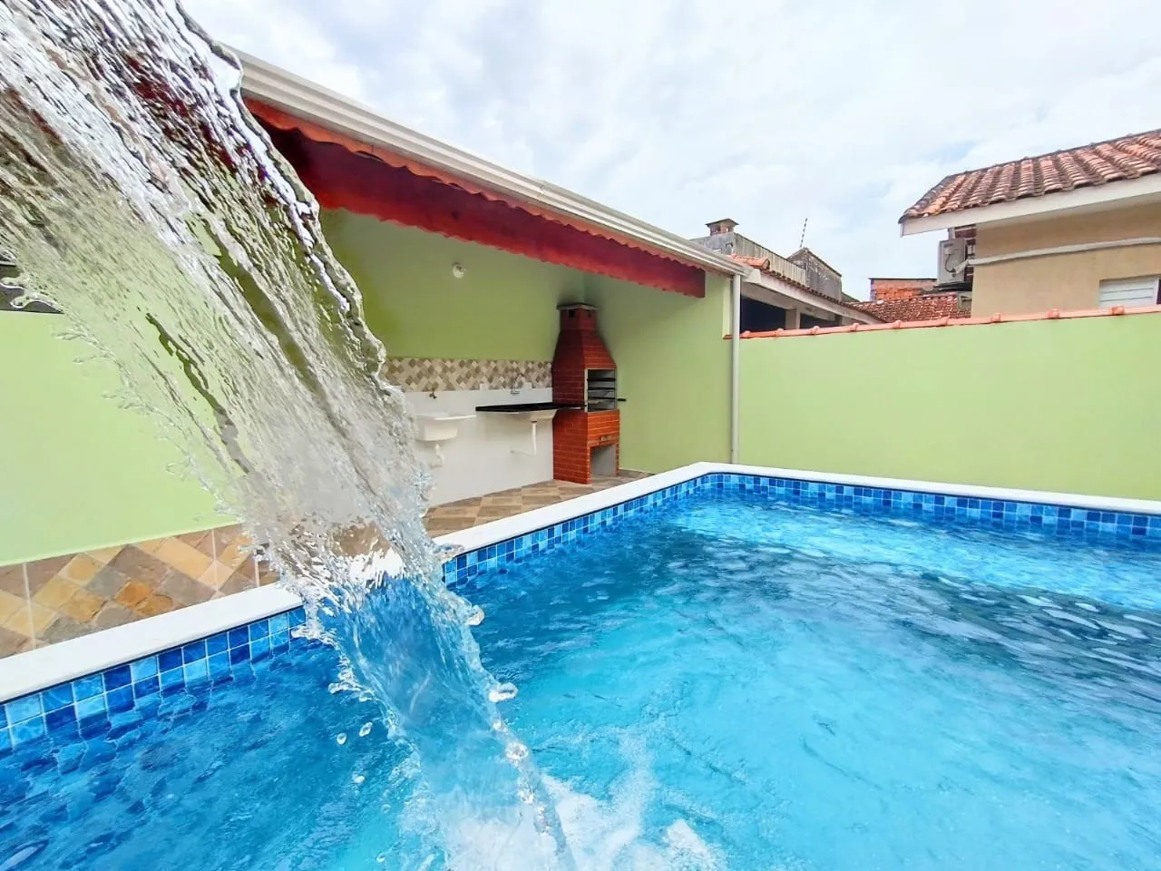 Imagem Casa para Venda em Mongaguá, Itaóca, 2 dormitórios, 1 suíte, 2 banheiros, 2 vagas