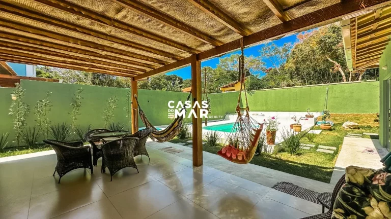 Imagem Casa moderna em condomínio à venda em Búzios-RJ, 3 suítes, 4 banheiros, 2 vagas, 250m² na Baía Formosa. Aproveite!