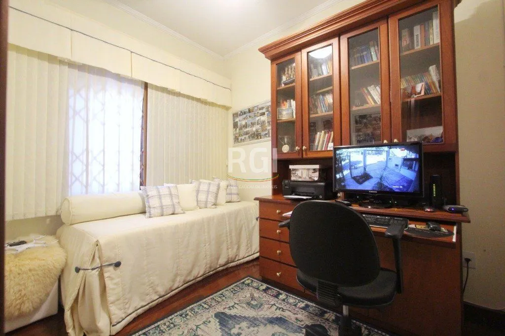 Imagem Casa para Venda - 250m², 3 dormitórios, sendo 1 suites, Teresópolis