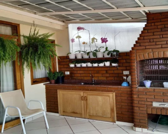 Imagem Vendo Sobrado 280 m² 04 dormitórios. uma suíte, 04 banhos e duas vagas FL38