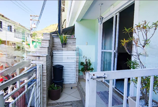 Imagem Casa em Condomínio de Luxo na Taquara, Rio de Janeiro-RJ: 3 quartos, 1 suíte, 107m², 2 vagas - Imperdível!