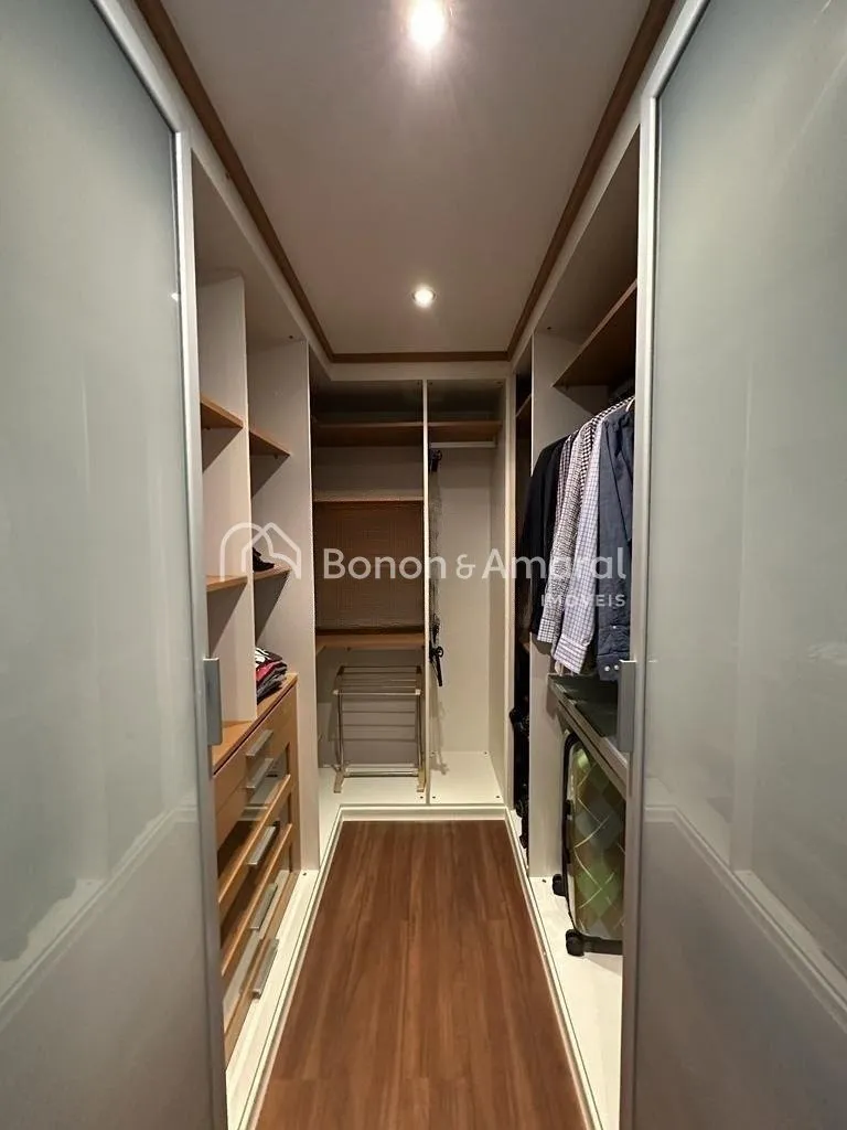 Imagem Casa em condomínio com 367 m² e 4 quartos