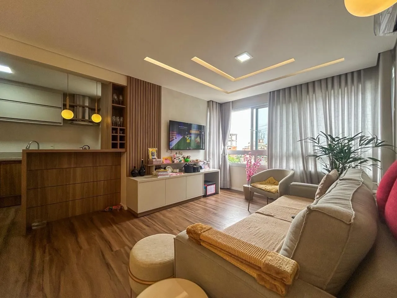 Imagem Impecável apartamento 03 dormitórios, 01 suíte - 87m² privativos, condomínio completa infra no Bairro Santa Tereza - Vaga dupla coberta.