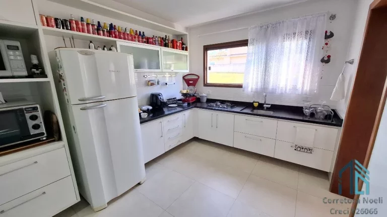 Imagem - Chácara com casa em condomínio, local seguro, ótima localização em São Jose dos Pinhais divisa com Piraquara PR
