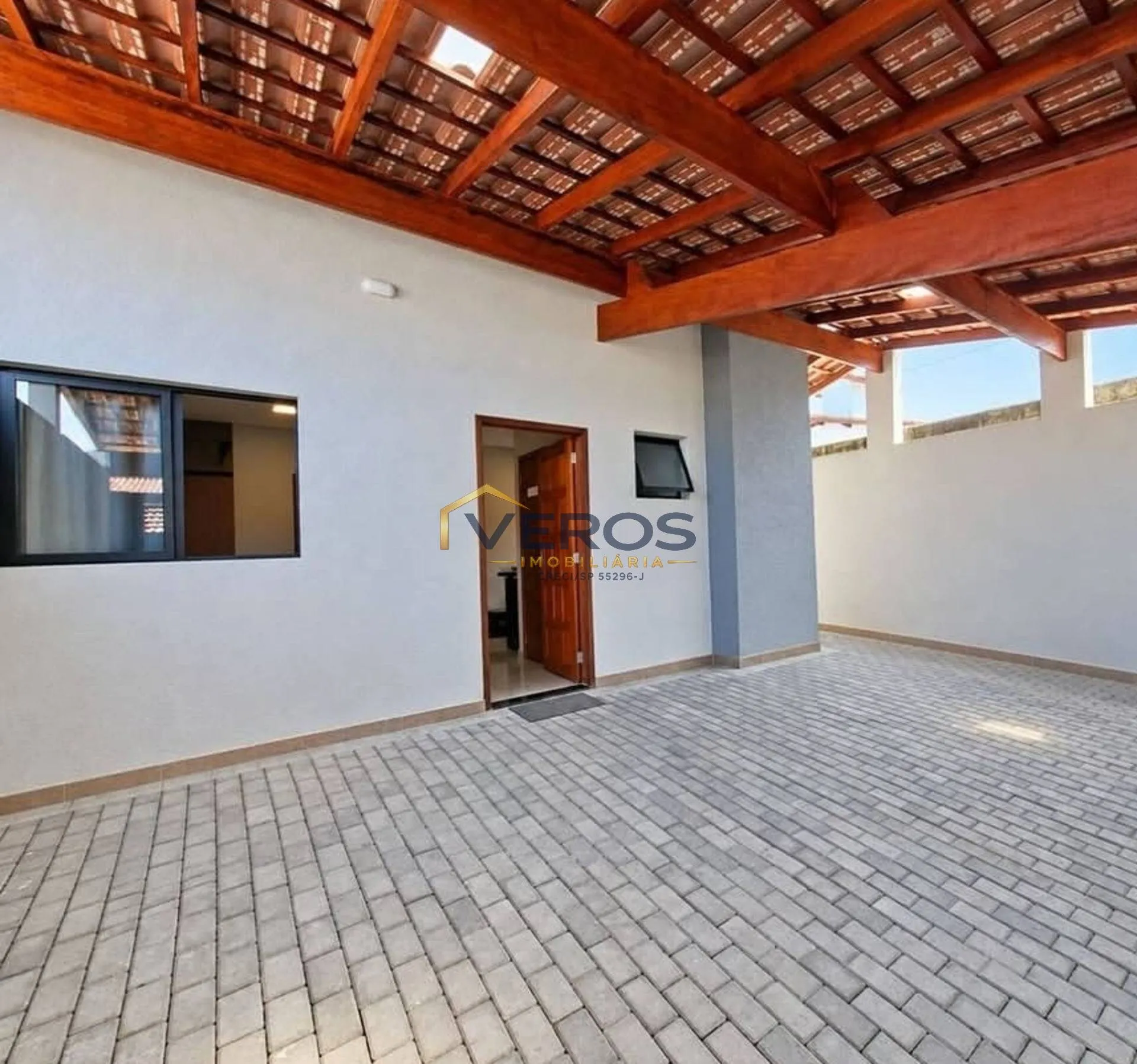 Imagem Casa com 2 dormitórios e 2 vagas à venda no Centro de Caraguatatuba