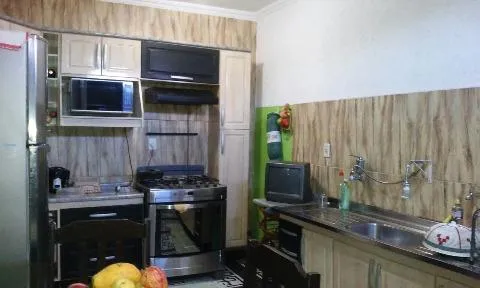 Imagem VENDA DE SOBRADO NA CIDADE MIGUEL BADRA, EM SUZANO/SP, 196m² com 03 andares, 09 quartos, 02 suítes, 03 salas, 02 cozinhas e 02 vagas. CONSULTE-NOS.
