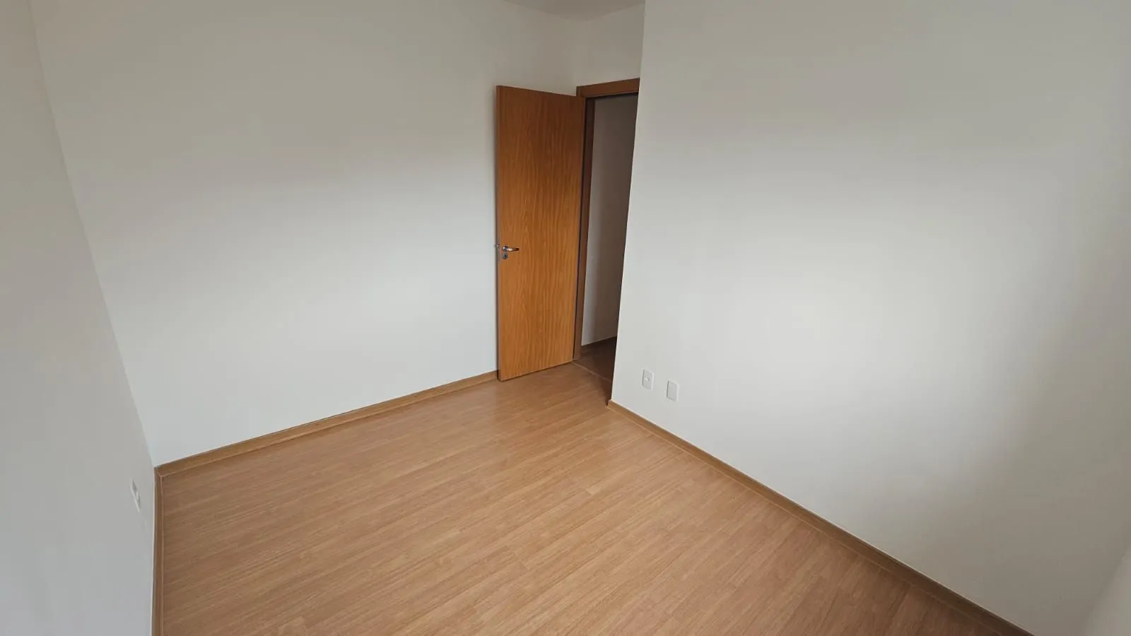 Imagem Apartamento 2 dormitórios , suíte , sacada com churrasqueira , 1 vaga de garagem coberta !