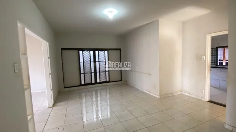 Imagem Casa à venda no bairro São Benedito, Uberaba: 4 dormitórios, 2 suítes, área de lazer