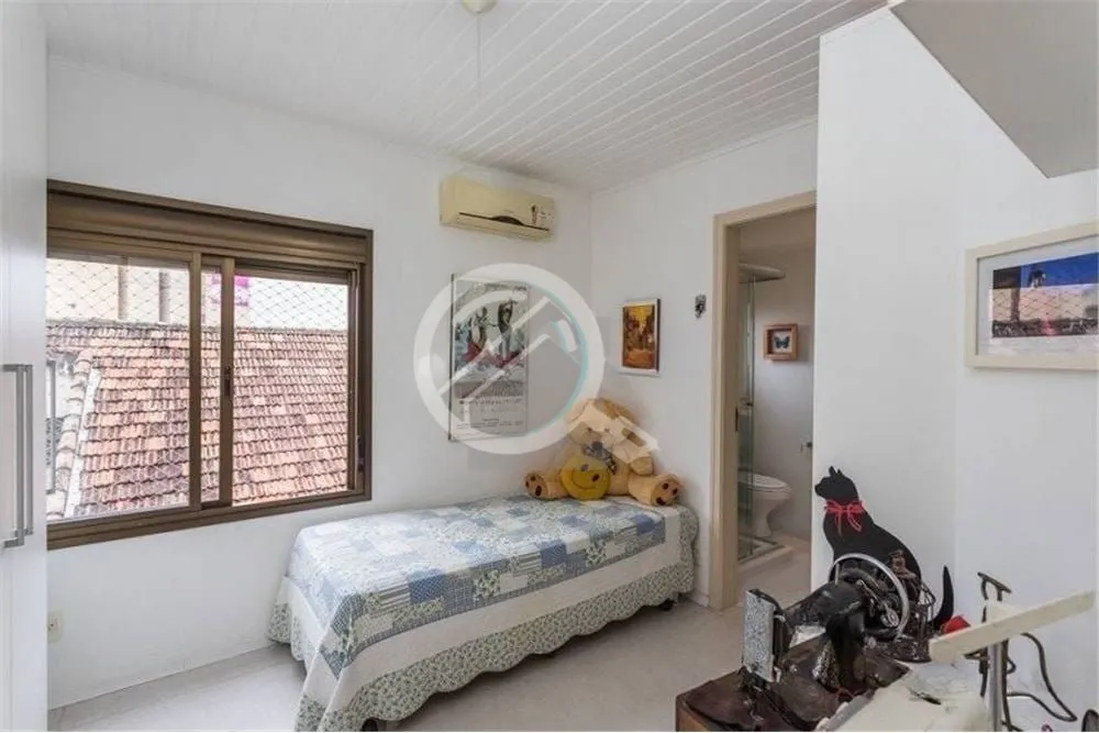 Imagem Explore uma rara oportunidade de residir no coração do prestigiado bairro Moinhos de Vento, em Por...