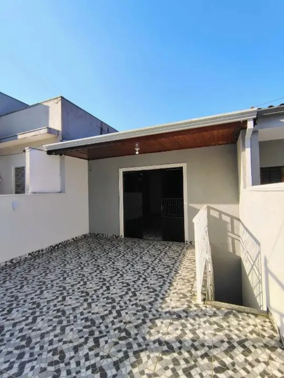 Imagem Casa Comercial à Venda em Sorocaba-SP, Jardim Pacaembu: 2 Quartos, 1 Sala, 2 Banheiros, 2 Vagas de Garagem!