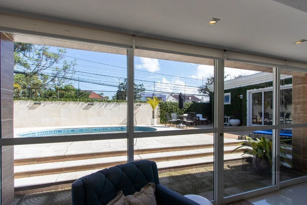 Imagem Casa a venda no bairro Guarujá com 4 dormitórios, piscina e salão de festas
