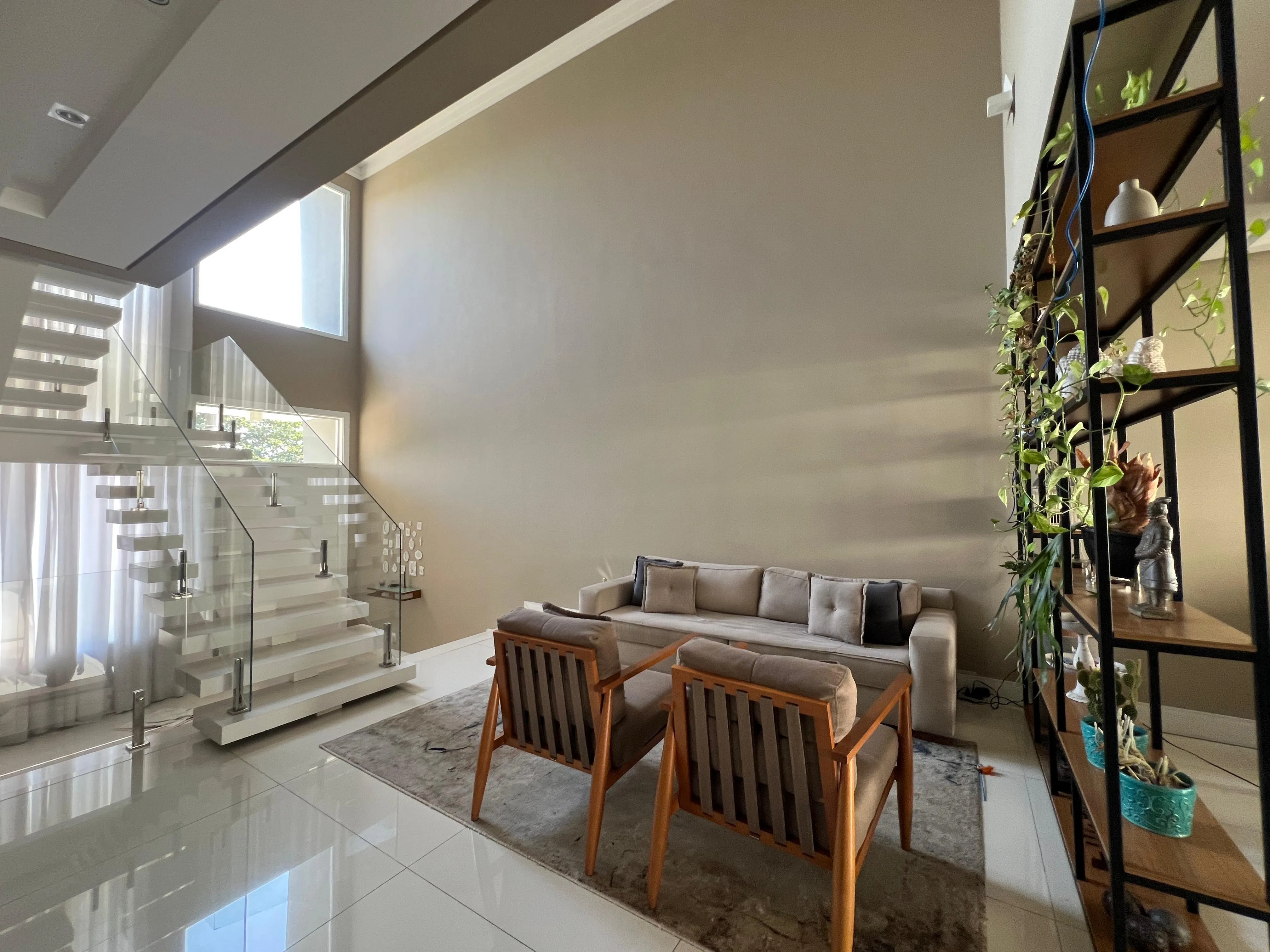 Imagem Luxuosa Casa com 3 Suítes, Piscina e Placas Fotovoltaicas no Condomínio Completo Ibiti Reserva