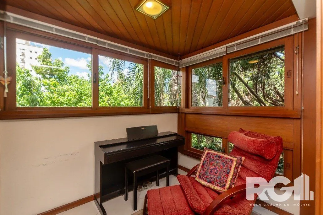 Imagem Apartamento Reformado! Com 3 dorm, sendo 1 suíte, 2 vagas na Rua Corte Real.
