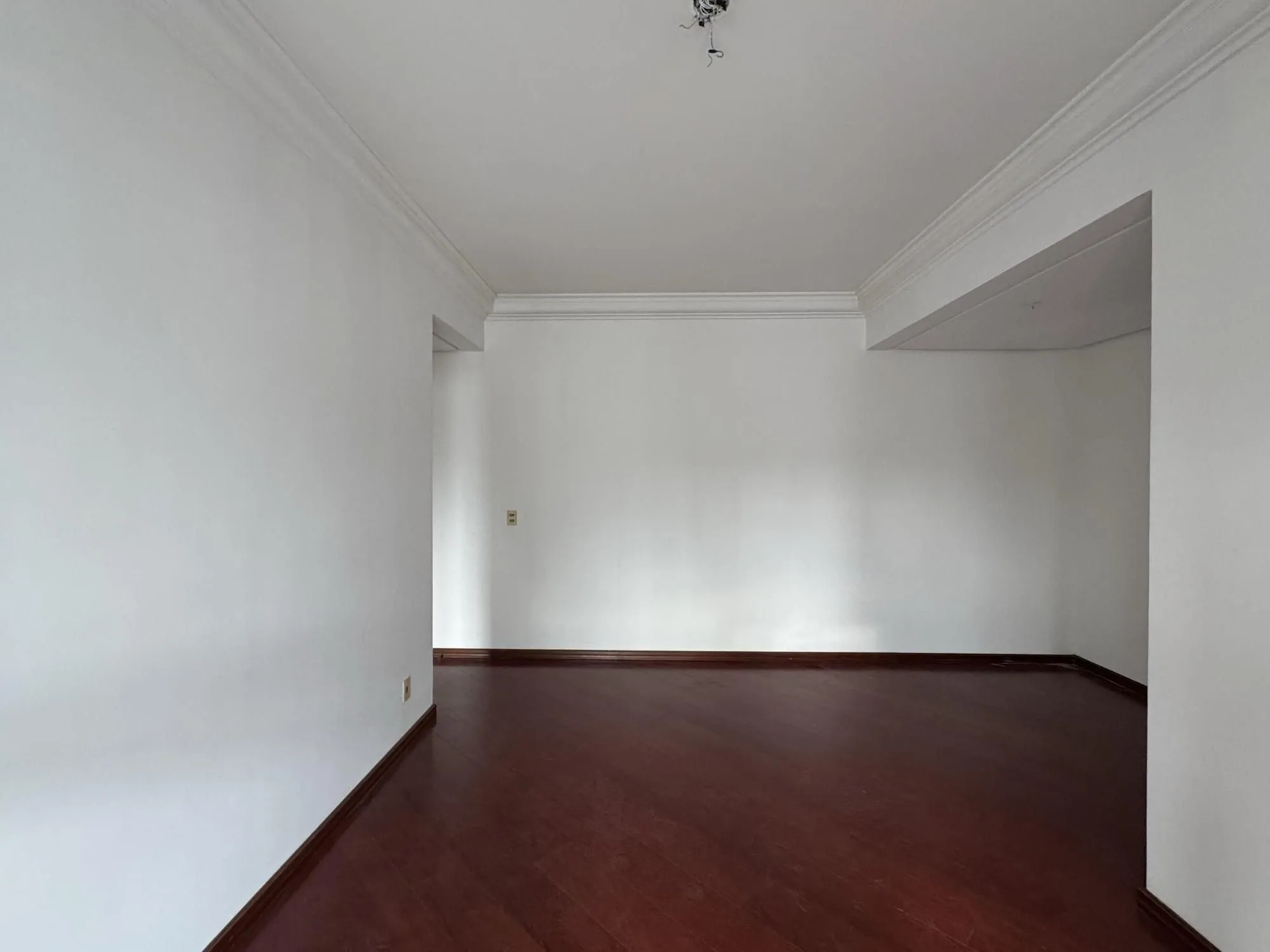 Imagem Apartamento 3 dormitórios com sacada, suíte e vaga de garagem no Menino Deus