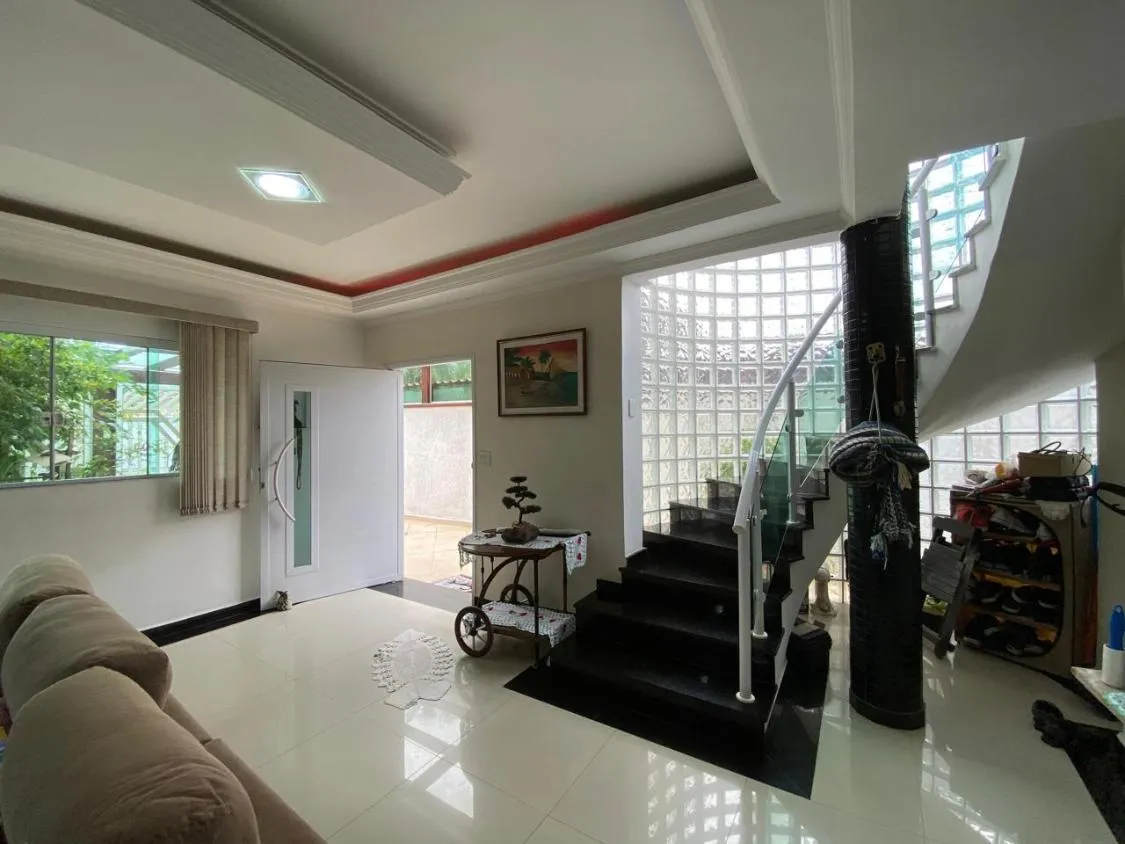 Imagem CASA DE ALTO PADRÃO COM 04 DORMITÓRIOS, PISCINA AQUECIDA E ACEITA FINANCIAMENTO BANCÁRIO LADO PRAIA EM ITANHAÉM