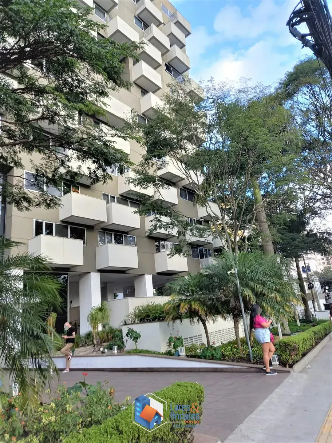Imagem SALA À VENDA, COM 37M² 2 SALAS + RECEPÇÃO, 2 BANHEIROS, COM SACADA E VISTA DO NONO ANDAR, COM 1 VAGA EM FRENTE A ESTAÇÃO PARAISO DO METRÔ - VILA MARIANA