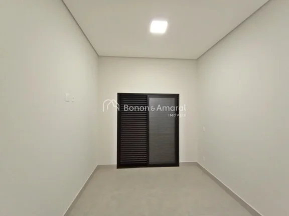 Imagem Casa térrea de esquina disponível no Condomínio Residencial Mont Alcino, em Valinhos. 

Esta exce...