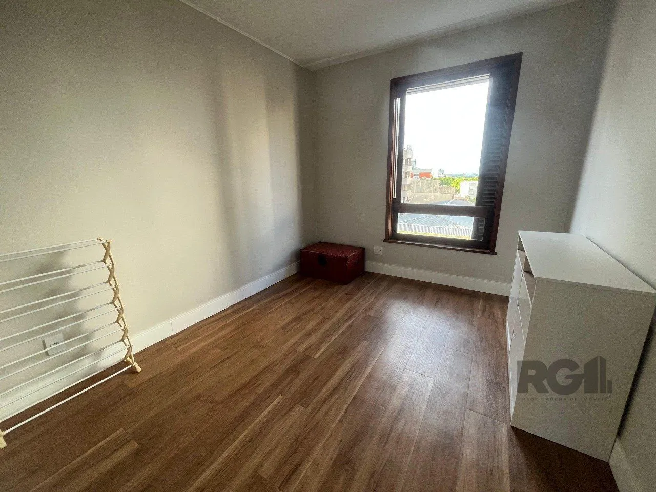 Imagem Apartamento de três quartos, suíte e uma vaga de garagem no bairro Independência em Porto Alegre.