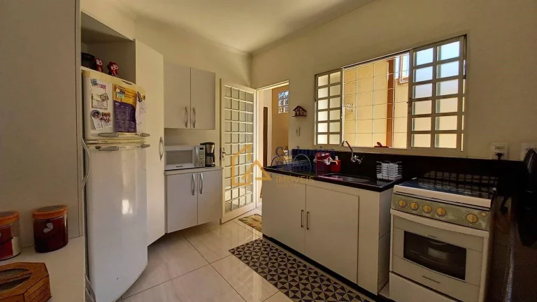 Imagem Casa com 4 dormitórios à venda - Margem Esquerda - Cachoeira Paulista/SP