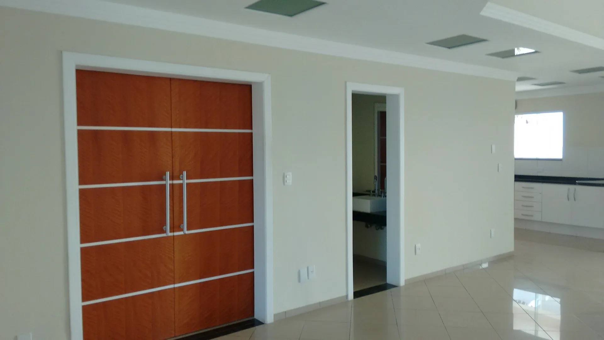 Imagem Casa de alto padrão à venda ou locação no Villa dos Inglezes, Sorocaba, com 3 suítes, piscina, 265 m² e terreno de 260 m²