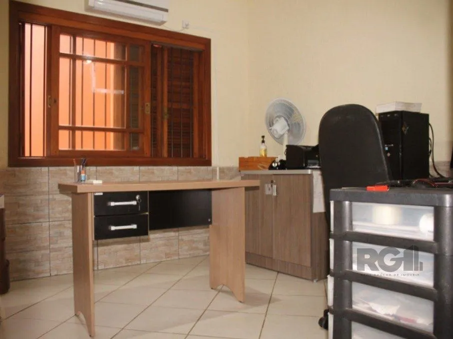 Imagem Casa 179m², 3 dormitórios, 3 vagas no bairro Parque Santa Fé