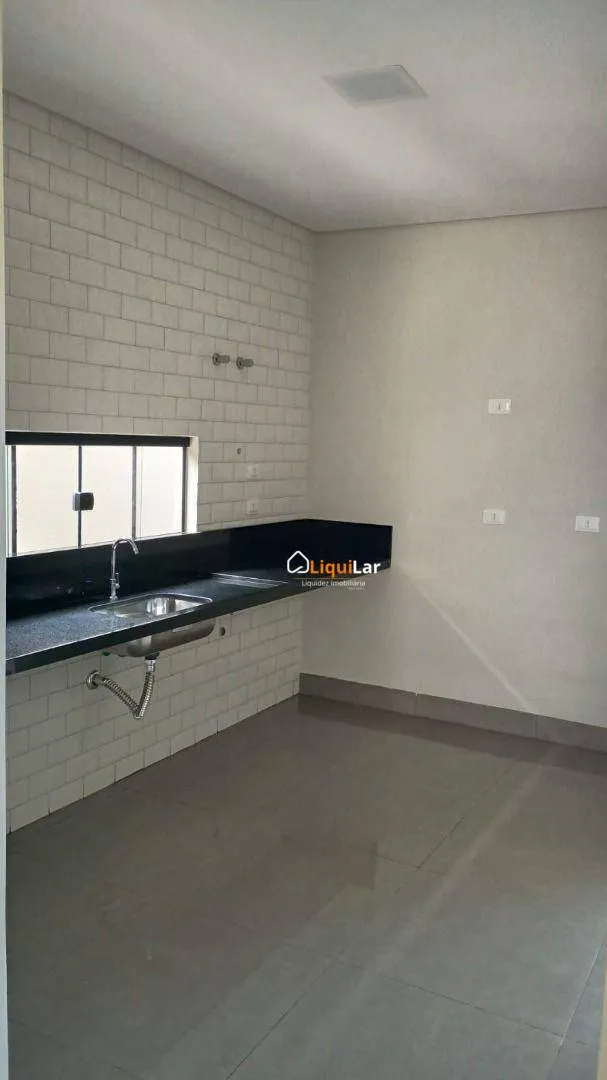 Imagem Casa Térrea à Venda no Rita Vieira com Piscina, Pé-Direito Duplo, Suíte e Área Gourmet
