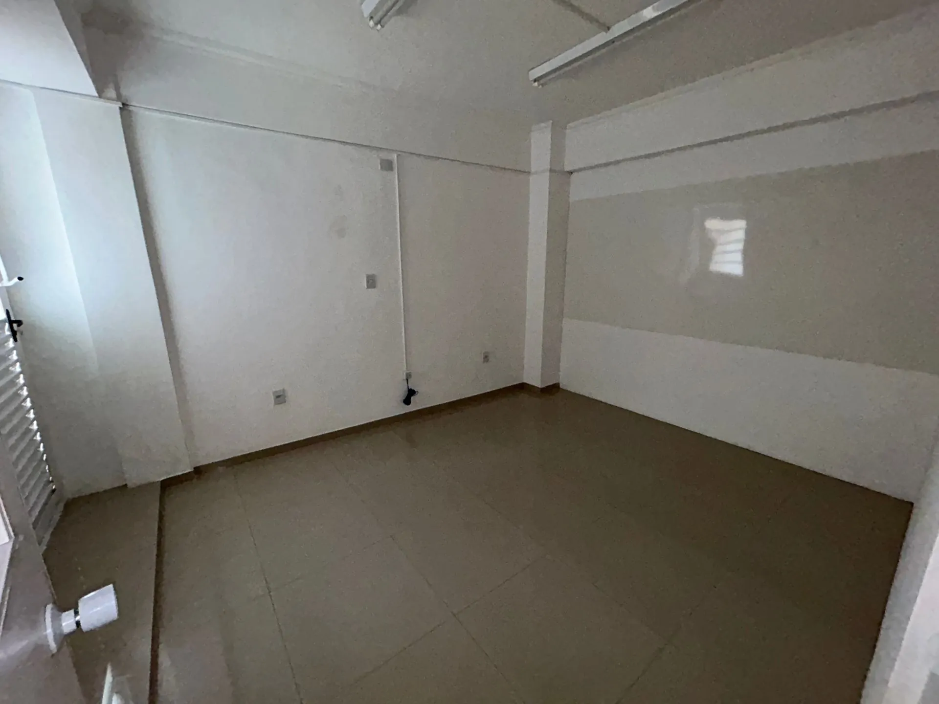 Imagem Sala comercial à venda em Porto Alegre, Centro Histórico, 72m2