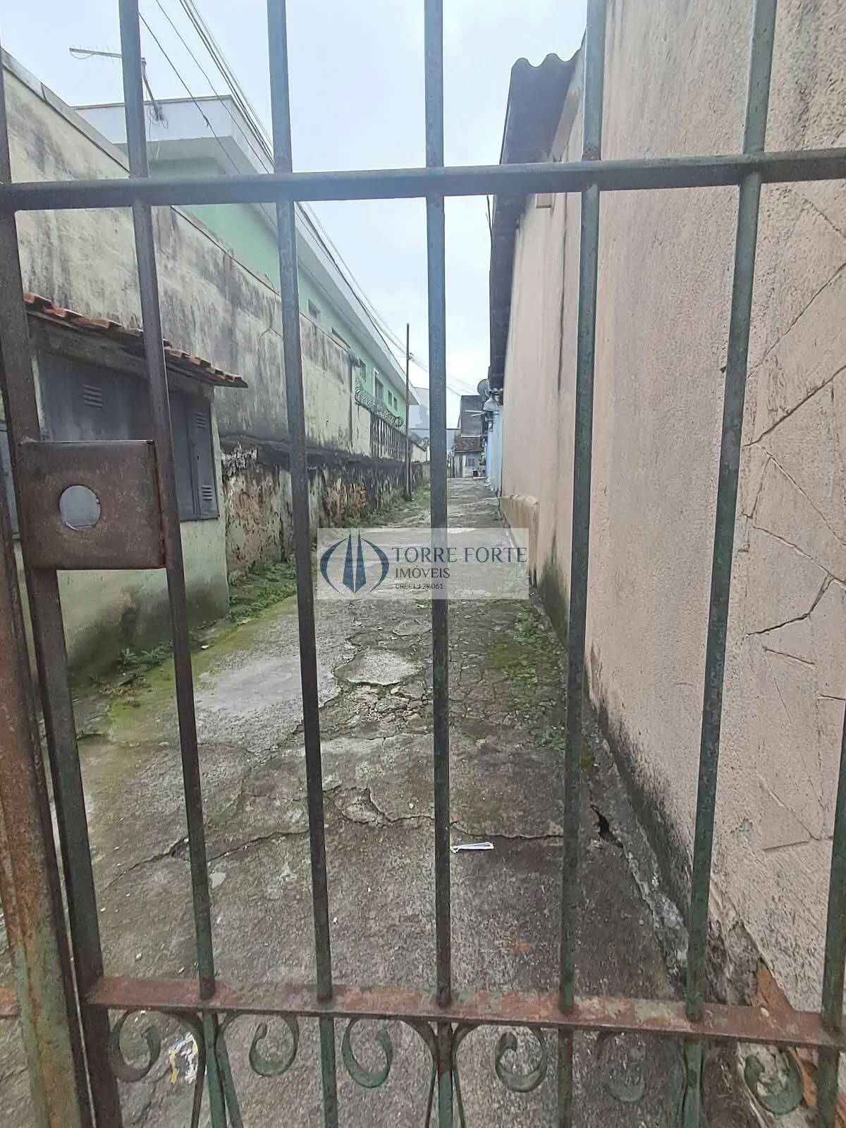 Imagem Terreno com 2 casas
