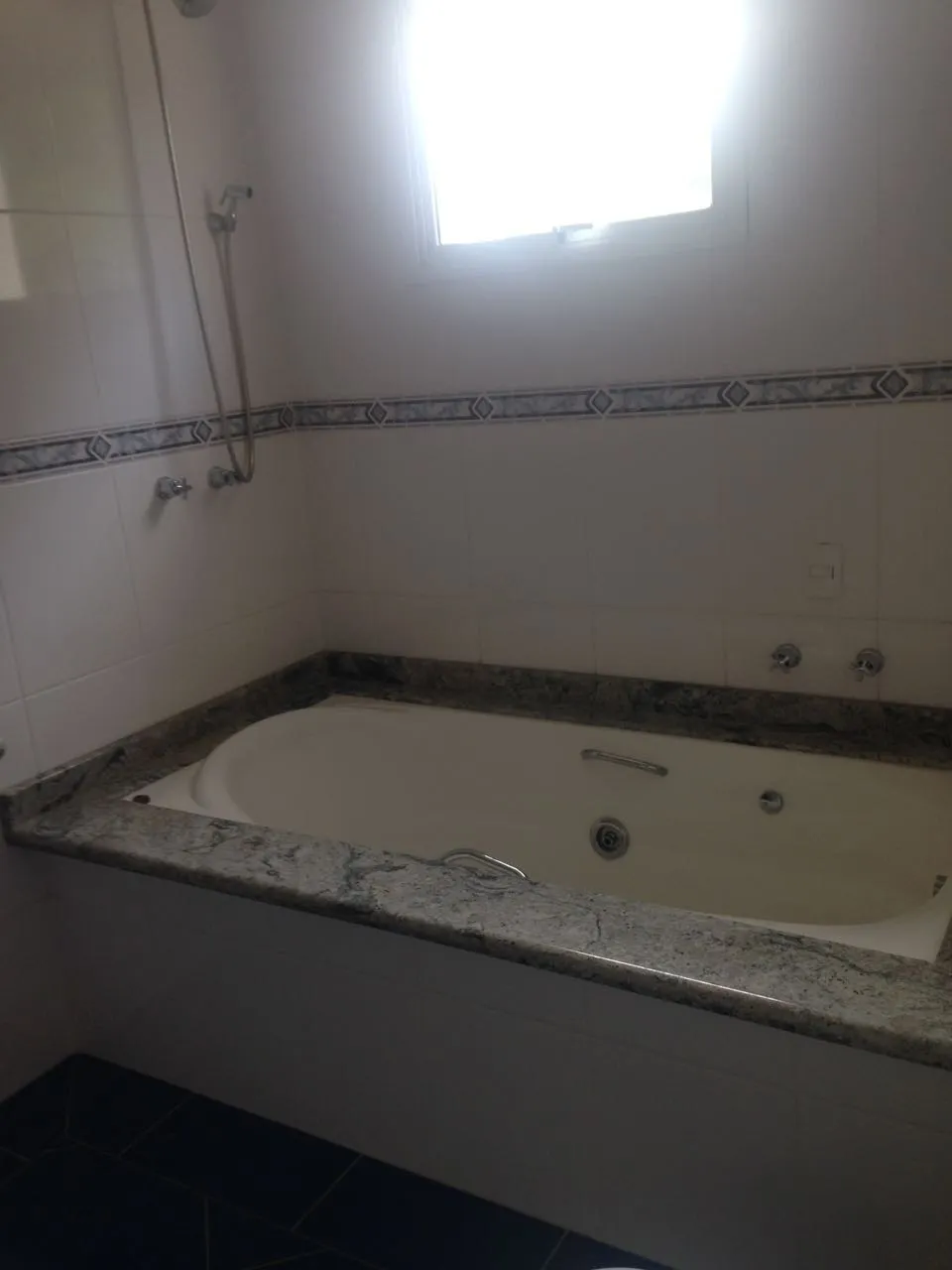 Imagem Casa Sobrado de 400m², Localizada no Condomínio Residencial Vivendas do Lago - SOROCABA/SP!
