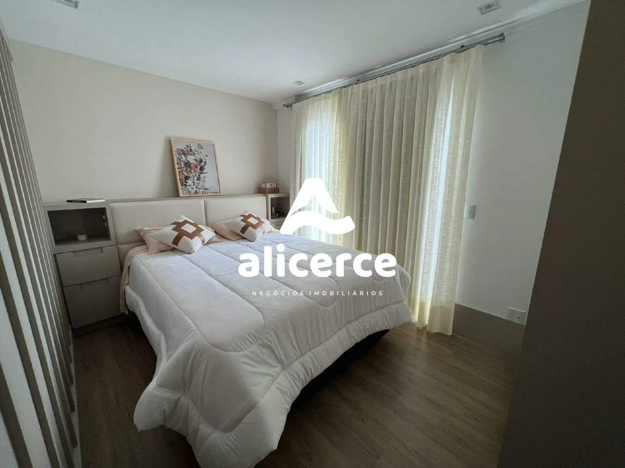 Imagem Cobertura à venda com 4 quartos 4 suítes, 221m² em Coqueiros Florianópolis