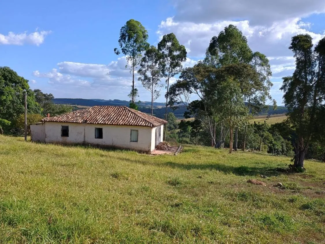 Imagem Excelente Terreno à Venda em Oliveira/MG: 34 Hectares com Boa Disponibilidade de Água