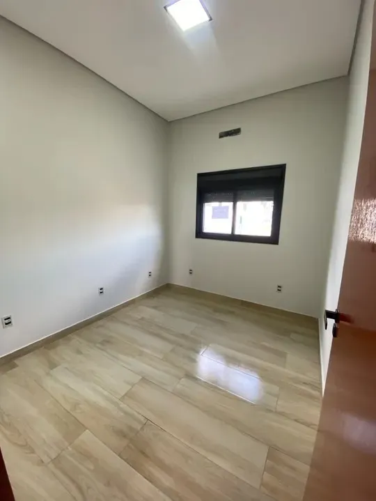 Imagem Casa térrea em um lote de esquina no condomínio Horto Florestal Villagio.