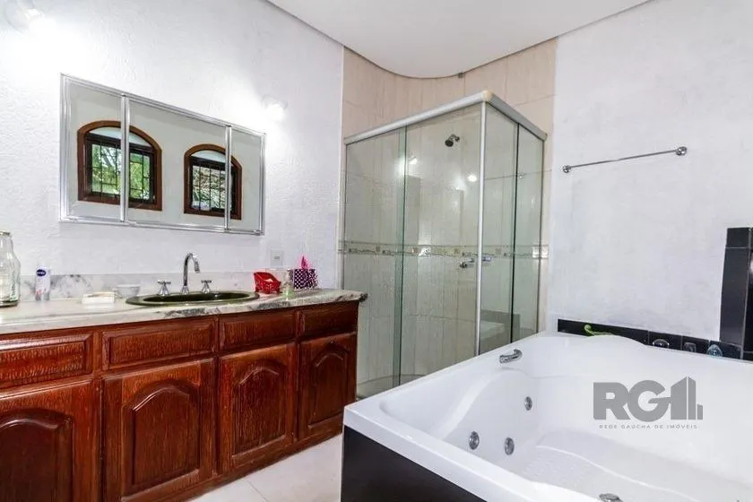 Imagem Casa 303m² - 4 dormitórios, 2 vagas no bairro Santo Antônio