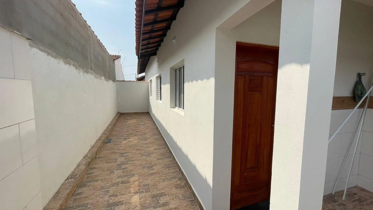 Imagem CASA NOVA 3 DORM COM PISCINA LADO PRAIA EM ITANHAEM