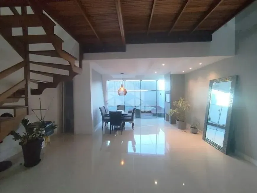 Imagem Casa com 3 Quartos e 3 banheiros para Alugar, 157 m² por R$ 5.000/Mês