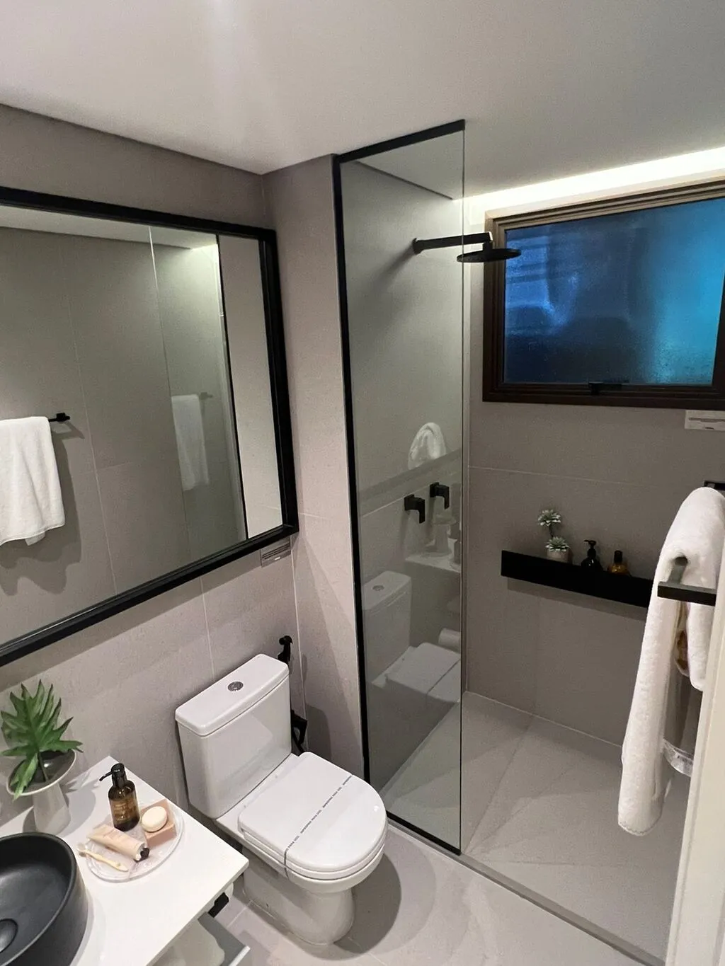 Imagem Um genuíno alto padrão em um endereço que integra exclusividade e estilo de vida contemporâneo. ...