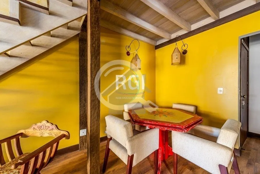 Imagem Cobertura horizontal no bairro Petrópolis, 116,36 m² de área privativa, de frente, com 2 dormitó...
