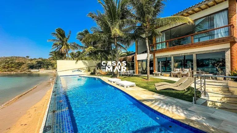 Imagem Imperdível casa frente mar à venda em Búzios-RJ, bairro Ferradura: 6 quartos, 6 suítes, 3 salas, 9 banheiros, 7 vagas, 880m².