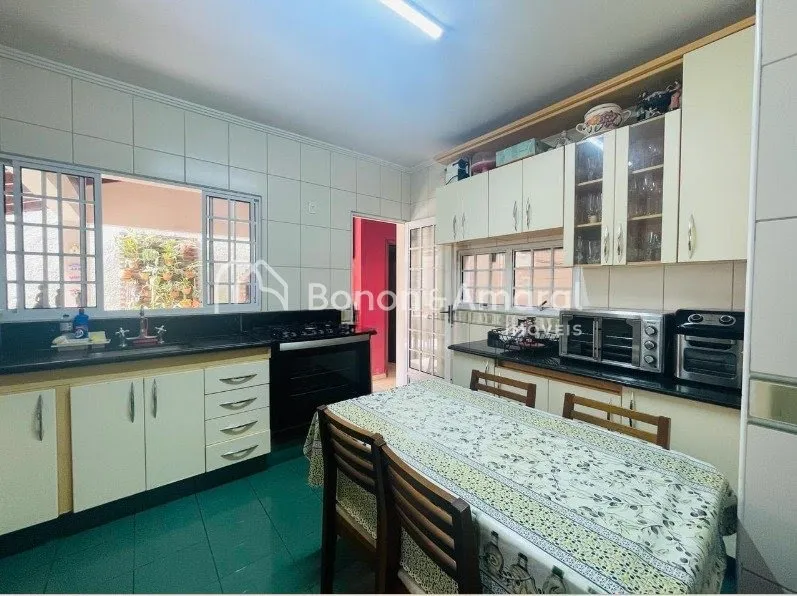 Imagem Casa Espaçosa e Confortável à Venda no Condomínio Vivenda das Quaresmeiras, em Valinhos
