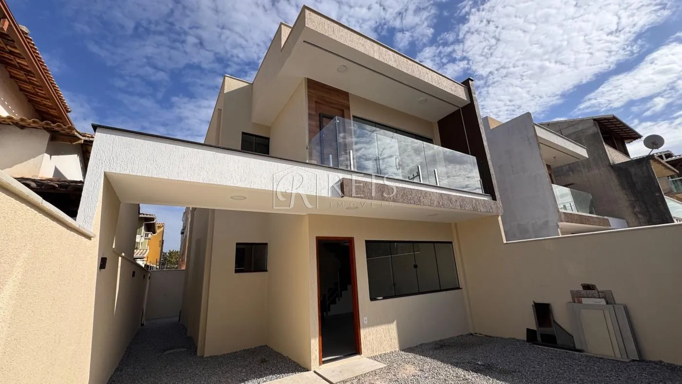 Foto do imóvel Casa para Venda em Rio das Ostras, Atlântica, 3 dormitórios, 2 suítes, 3 banheiros, 2 vagas em Rua Campo de Roncador, 999 - Atlântica, Rio das Ostras - RJ