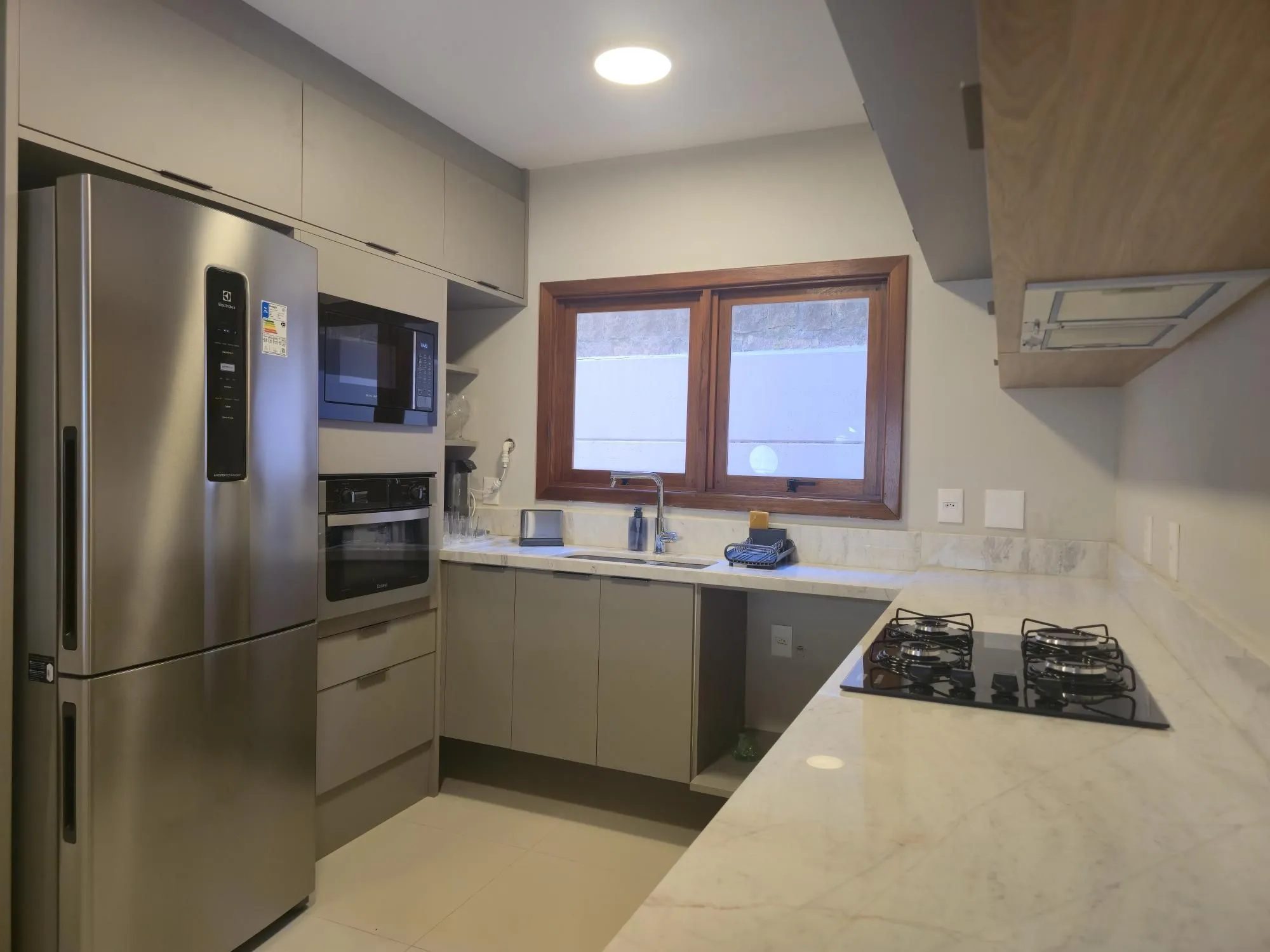 Imagem Casa em Condomínio 4 dorms à venda Avenida Taquary, Cristal - Porto Alegre