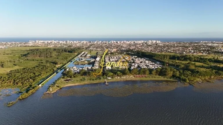 Imagem Sobrado com 05 suítes, com 400m2 de área construída