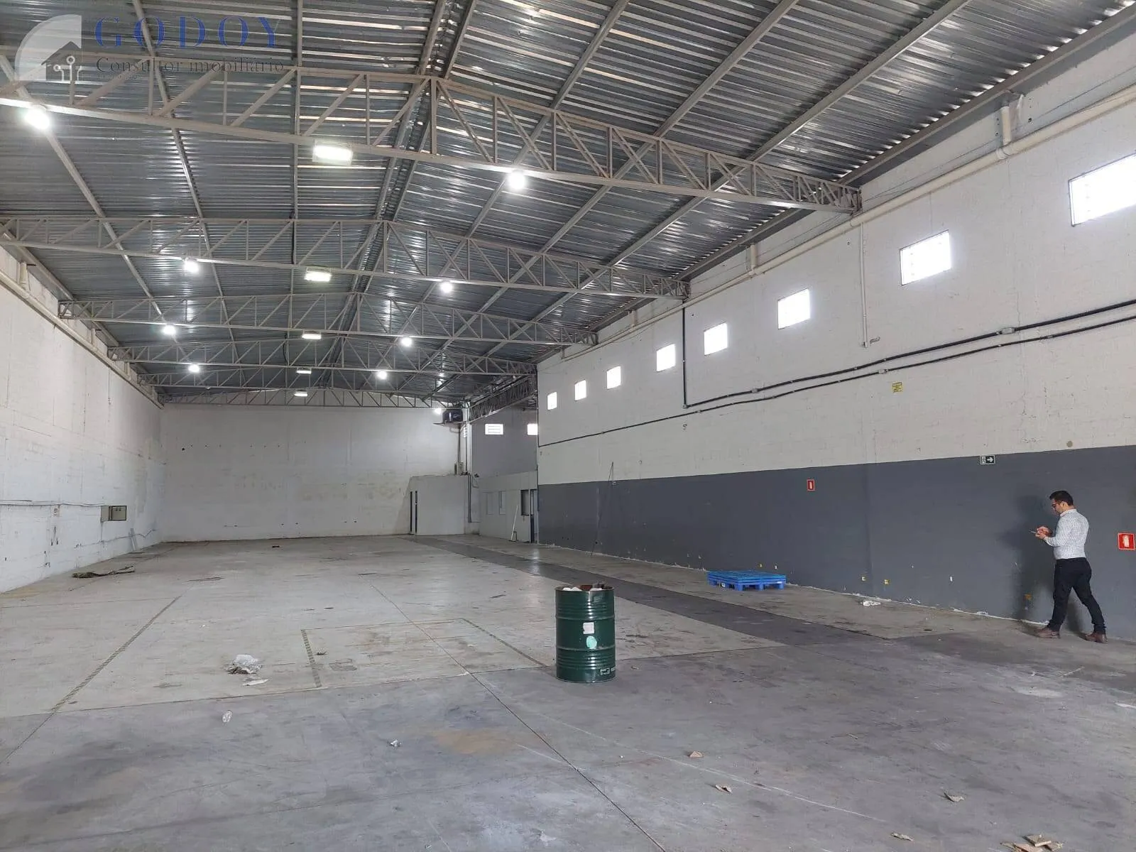 Imagem Galpão Comercial e Industrial com 825m² para Locação