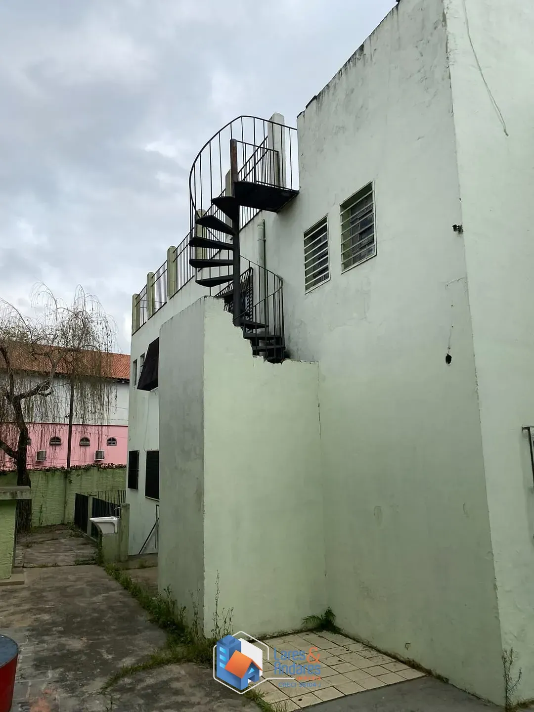Imagem Sobrado para venda em Jardim Remo com 3 quartos, sendo 3 suítes, 239m²