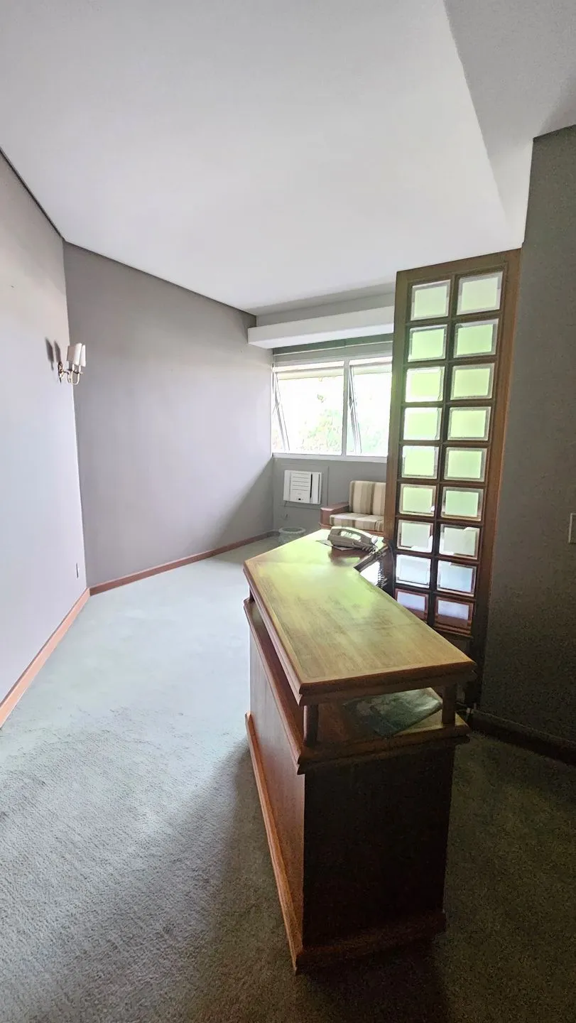 Imagem Conjunto Comercial à venda em Porto Alegre, Higienópolis, 75.61m2