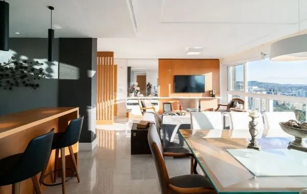 Imagem Vende-se amplo apartamento com 3 suítes, 126m² e 2 vagas - Petrópolis