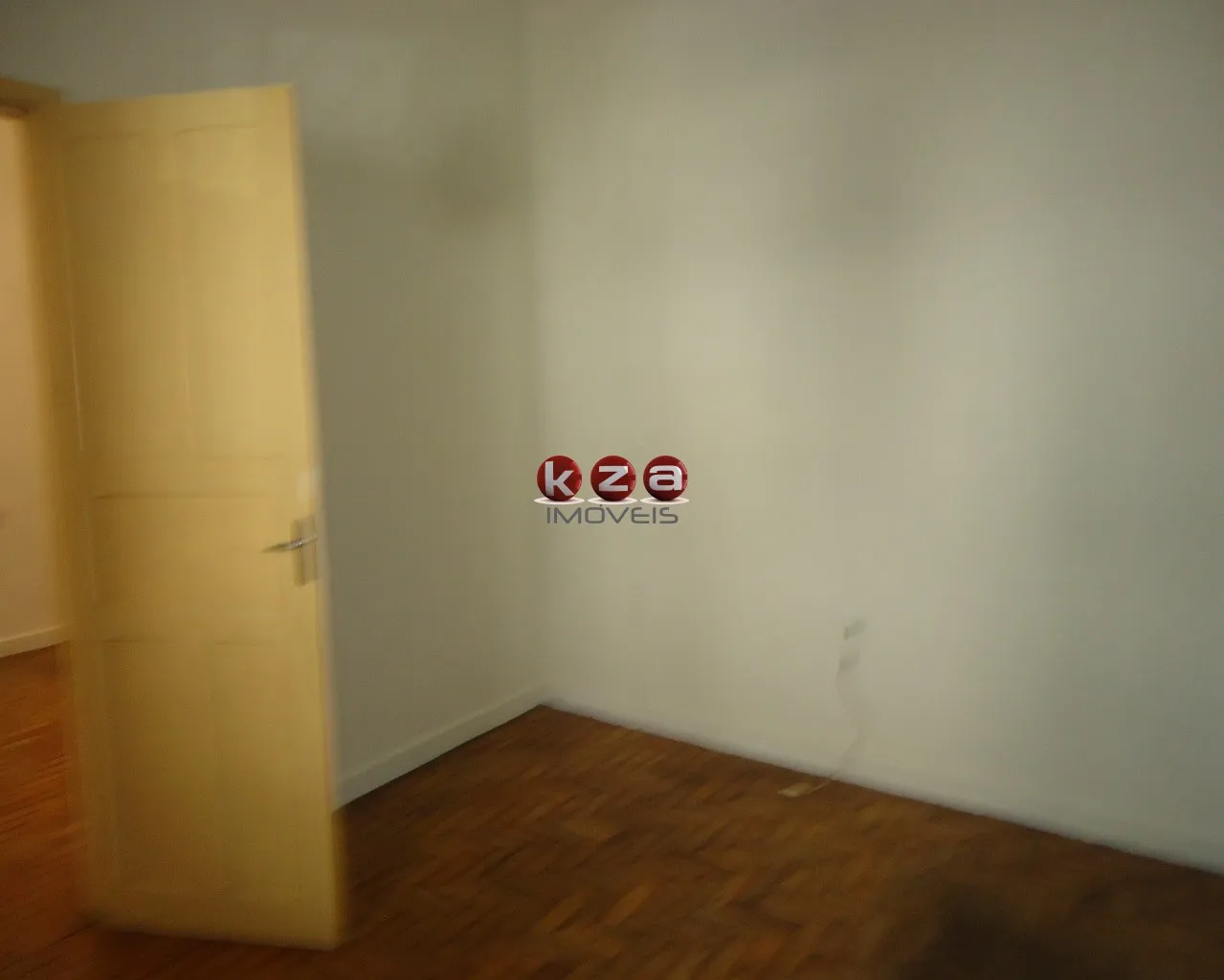 Imagem Casa de 3 quartos na Vila Angeli, Valinhos-SP: 159m², 2 banheiros. Agende sua visita!